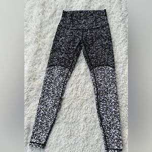 Lululemon Wunder Under Tight 28" / Fun pattern, size 10
